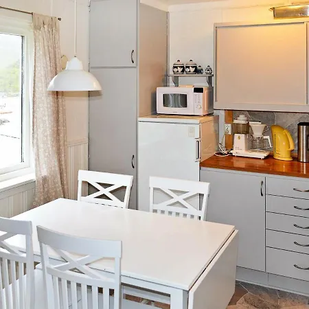 別荘 Four-bedroom Holiday In Ramberg 1