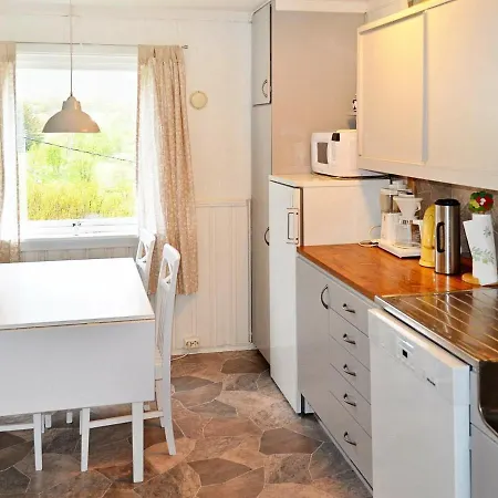 Holiday home Four-bedroom Holiday In Ramberg 1